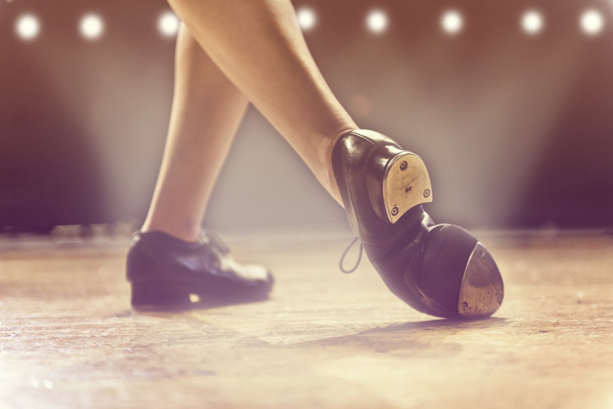 Музыка Dancing feet (купоб весе)