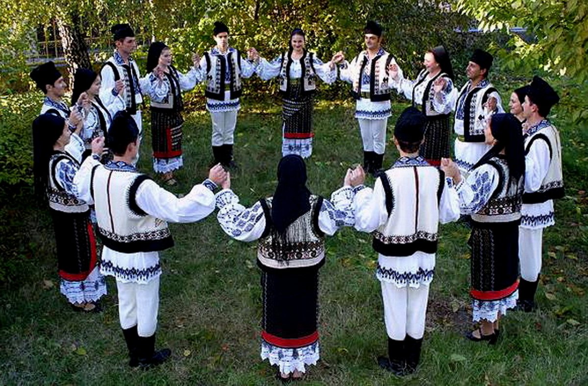 Молдавский танец хора