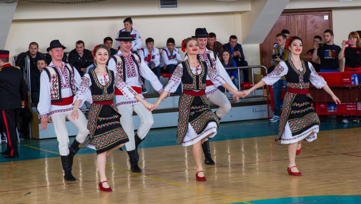 Молдавские костюмы для танца