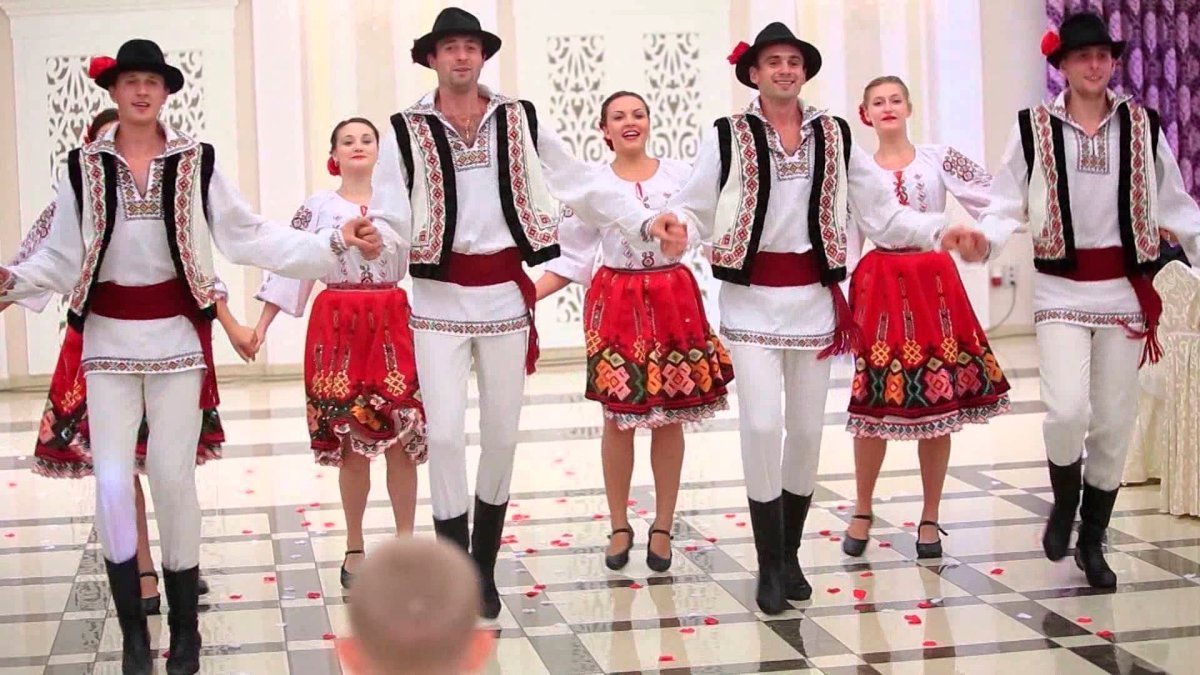 Молдавия хора и Сырба