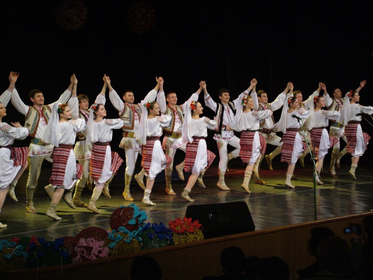 Сырба молдавский танец