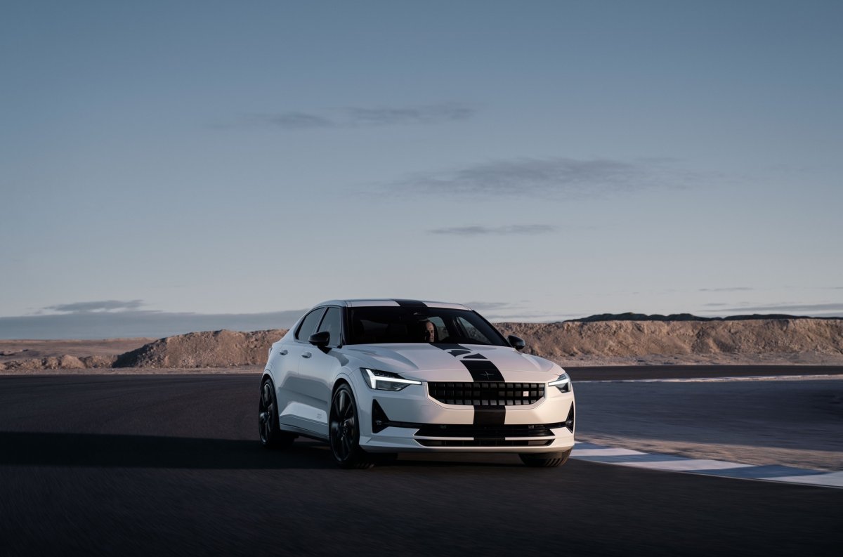 Volvo Polestar 1 Hero Edition сбоку