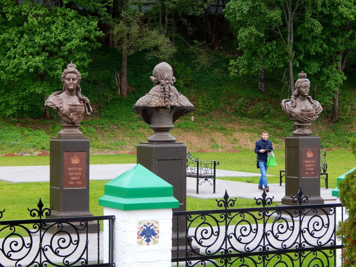 Царская аллея монастырь