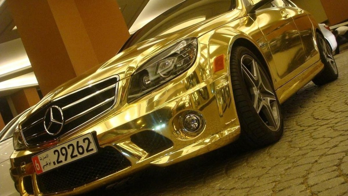 Золотой Мерседес c63 2022