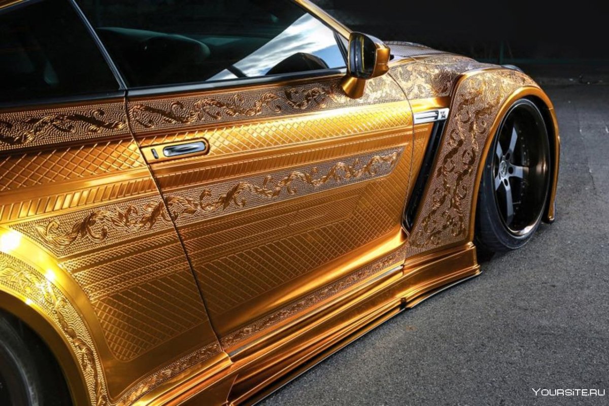 Nissan gt-r r35 золотой
