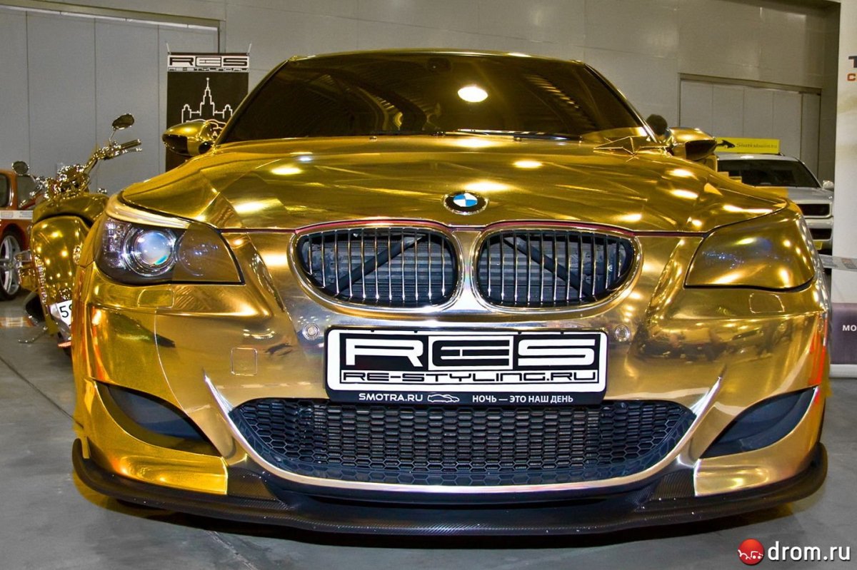 BMW m5 Золотая