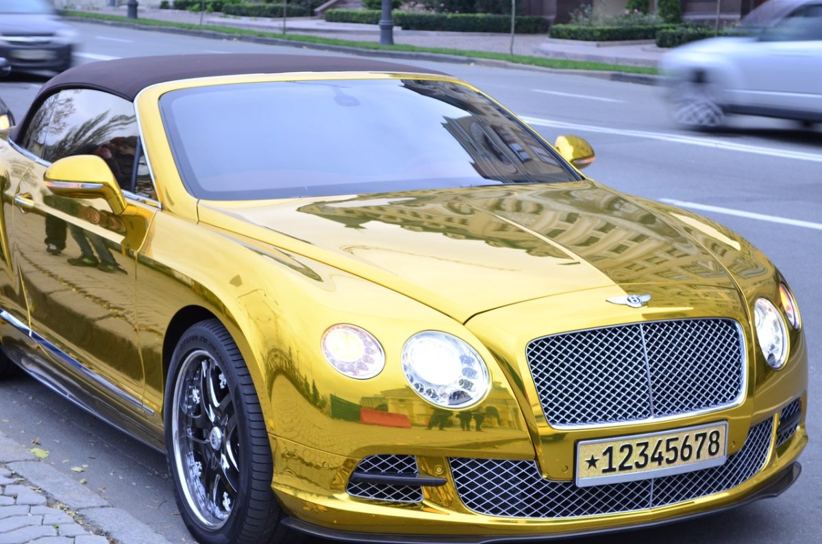 Bentley Continental золотой