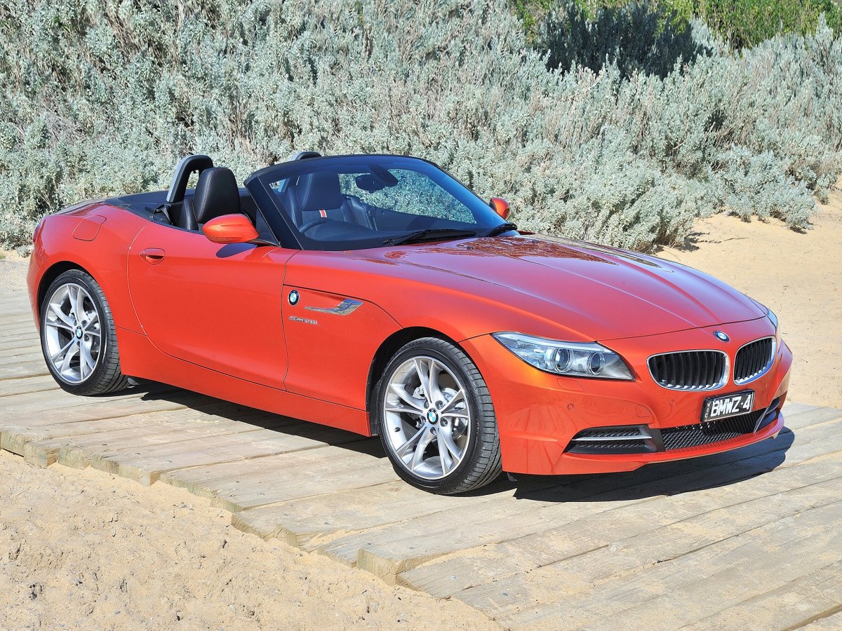 BMW z4 Roadster красная