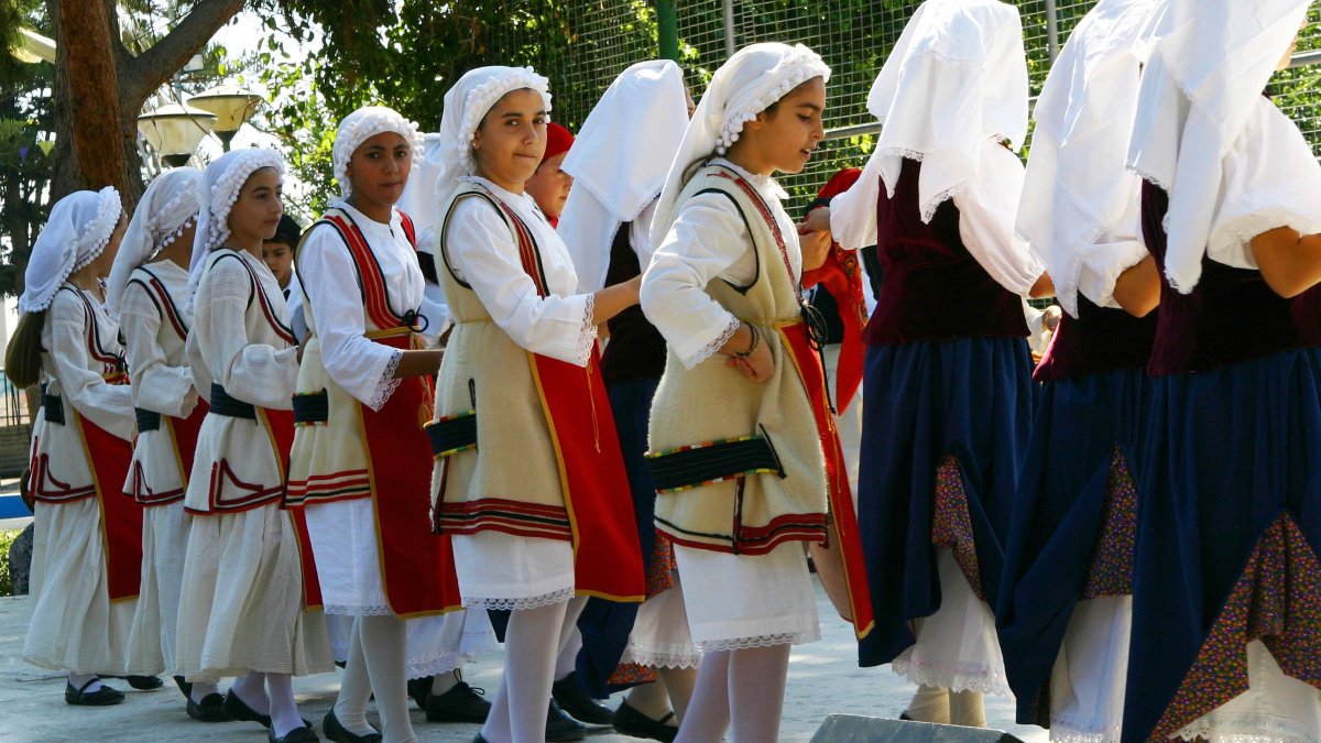 Женские народные танцы Кипра