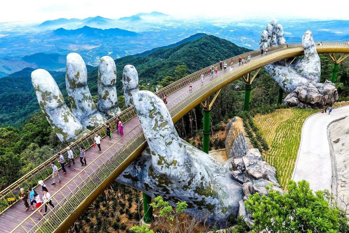 Золотой мост (cầu vàng), Горная станция bà nà Hills, Вьетнам