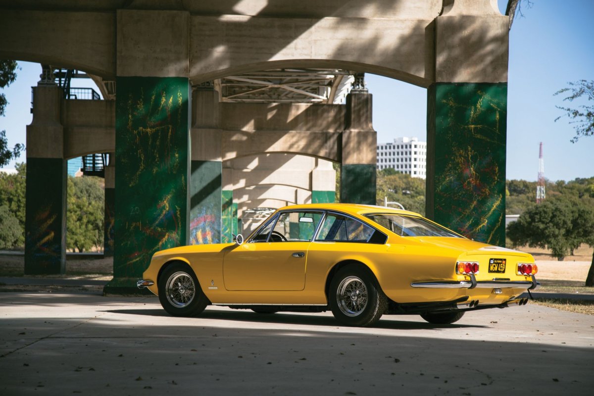Ferrari 365 gt 2+2 Pininfarina