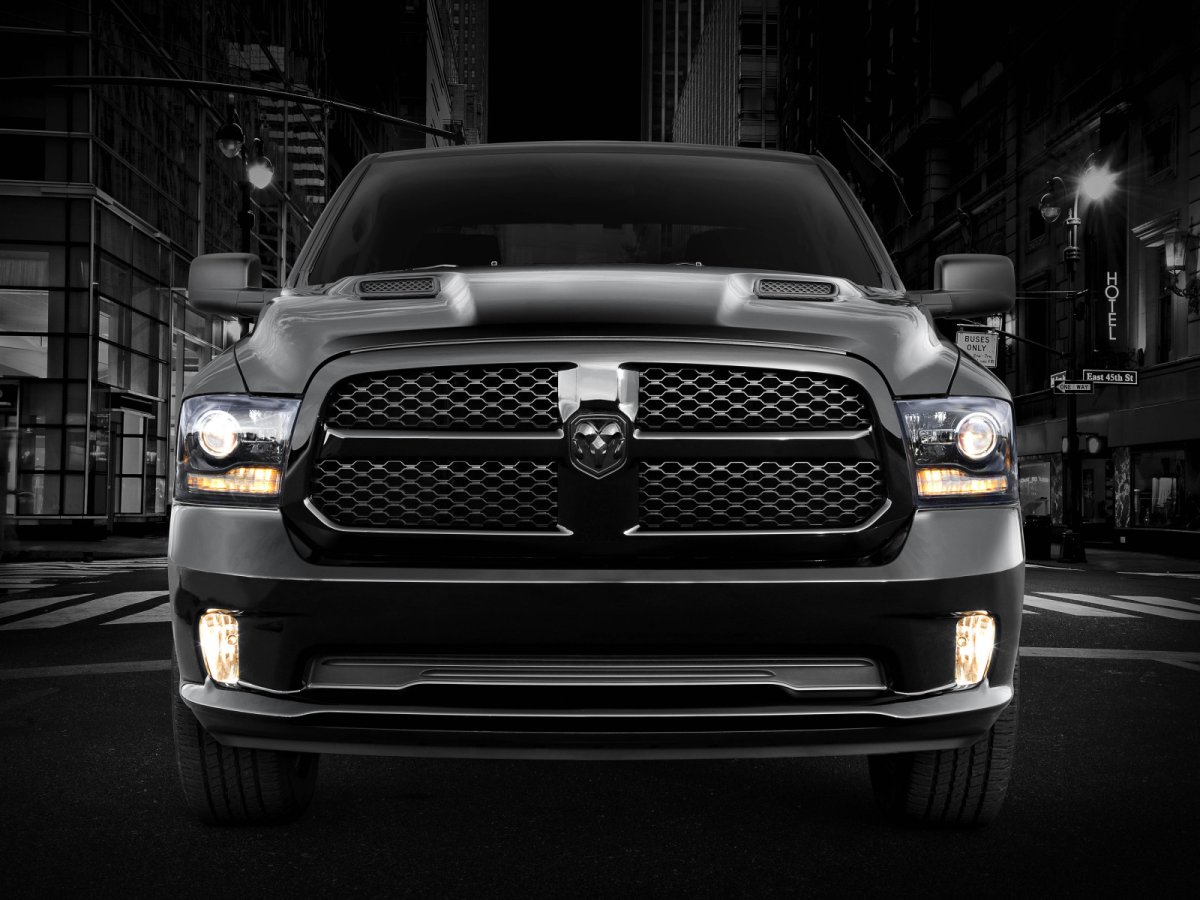 Dodge Ram 1500 черный 2013