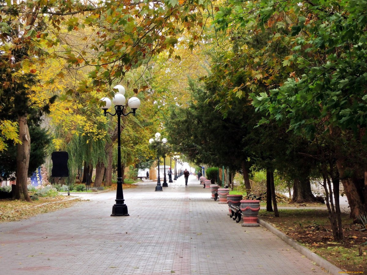 Осень парк Махачкала