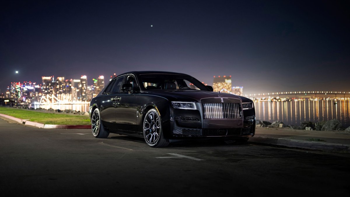 Rolls-Royce › Ghost 2022 черный