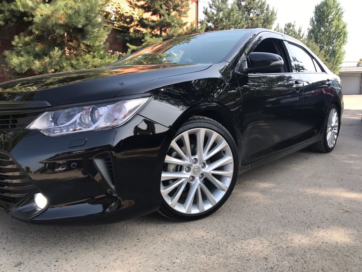 Toyota Camry 55 r19