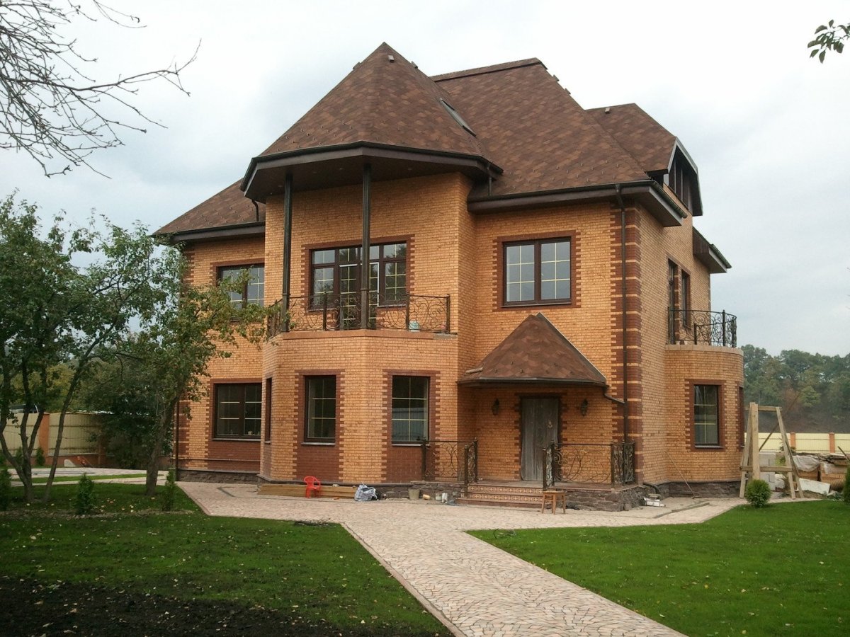 Кирпичный коттедж