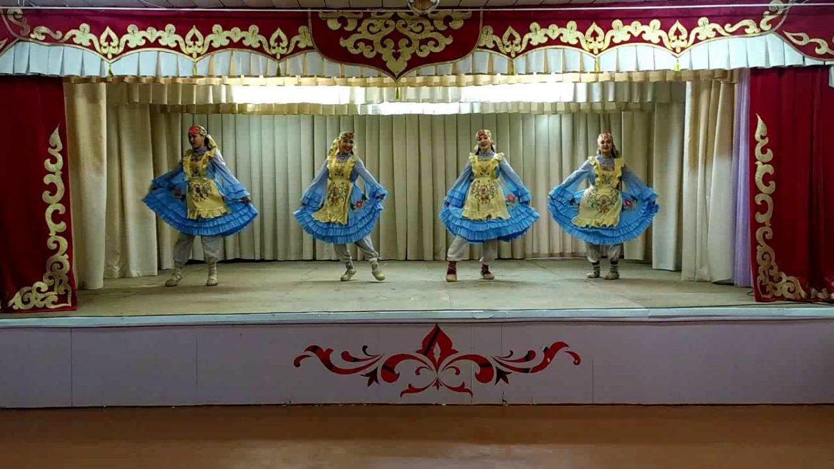 Татарский танец на сцене