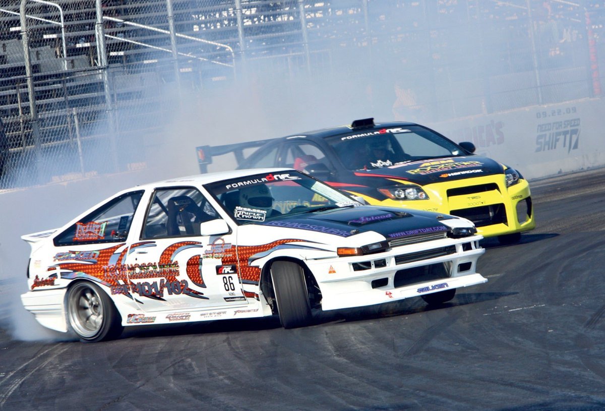 Toyota ae86 дрифт