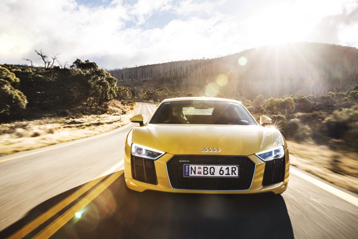 Audi r8 v10 желтая