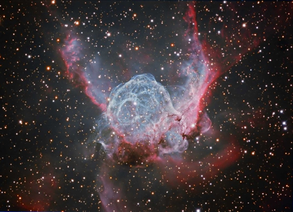 «Шлем тора» (NGC 2359)