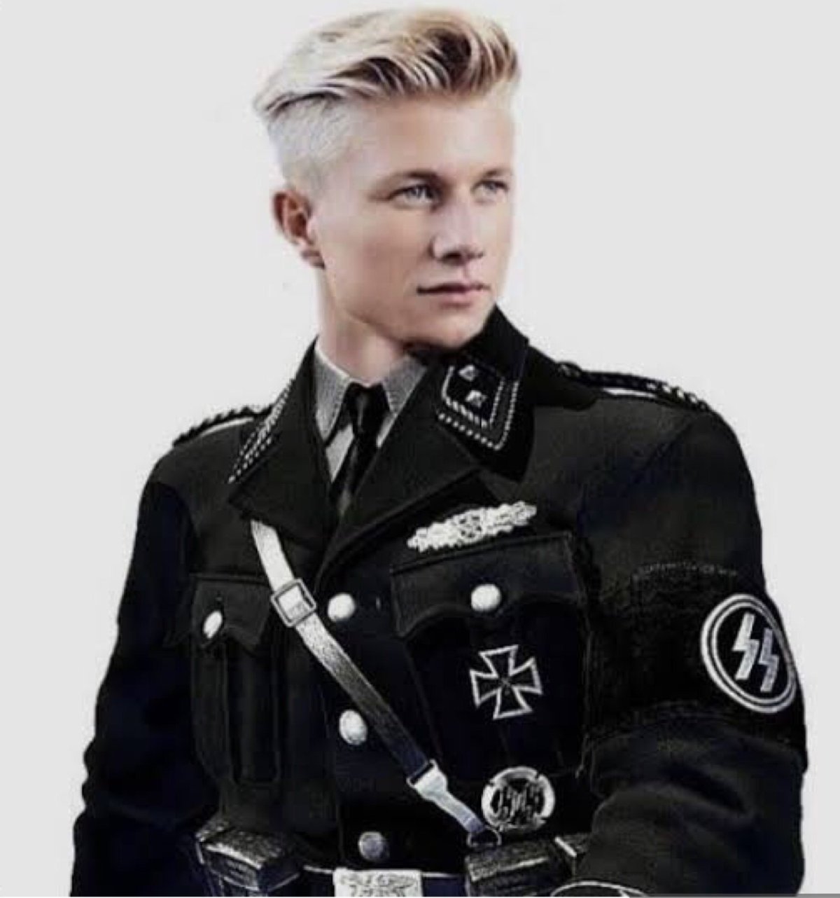 Ариец солдат СС