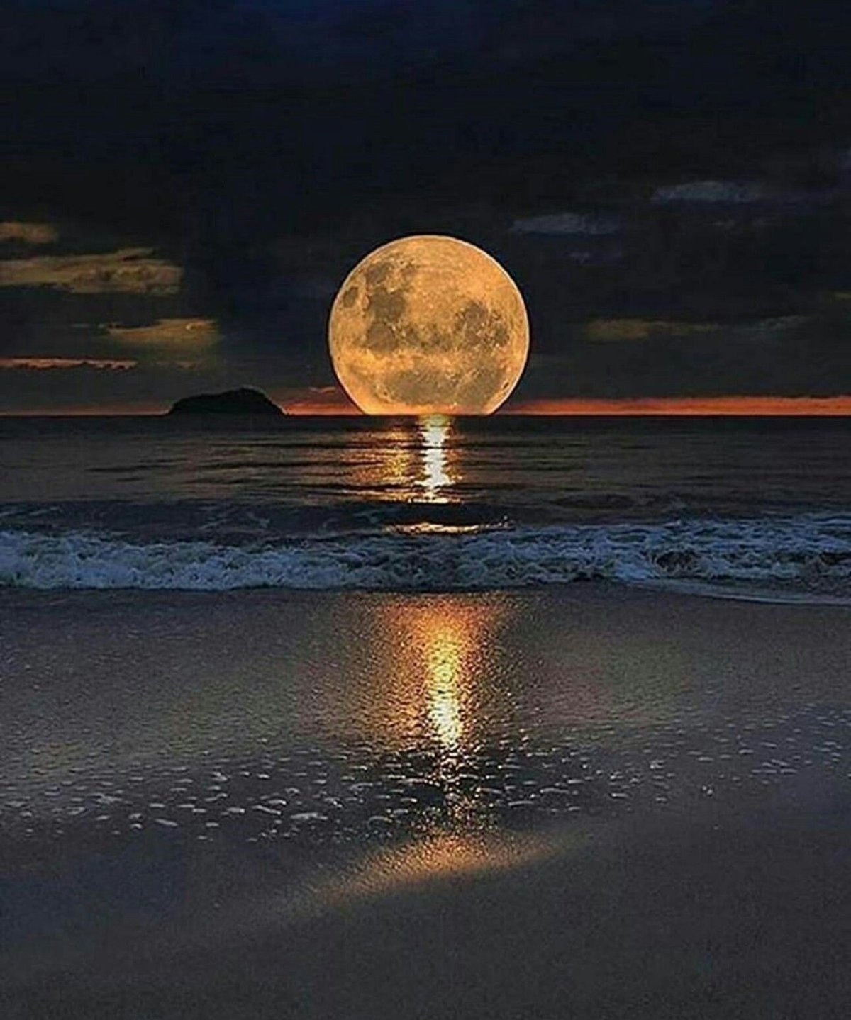 Луна и море