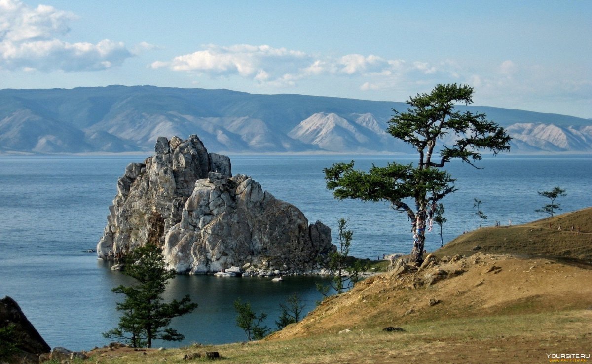 Скала Шаманка на острове Ольхон