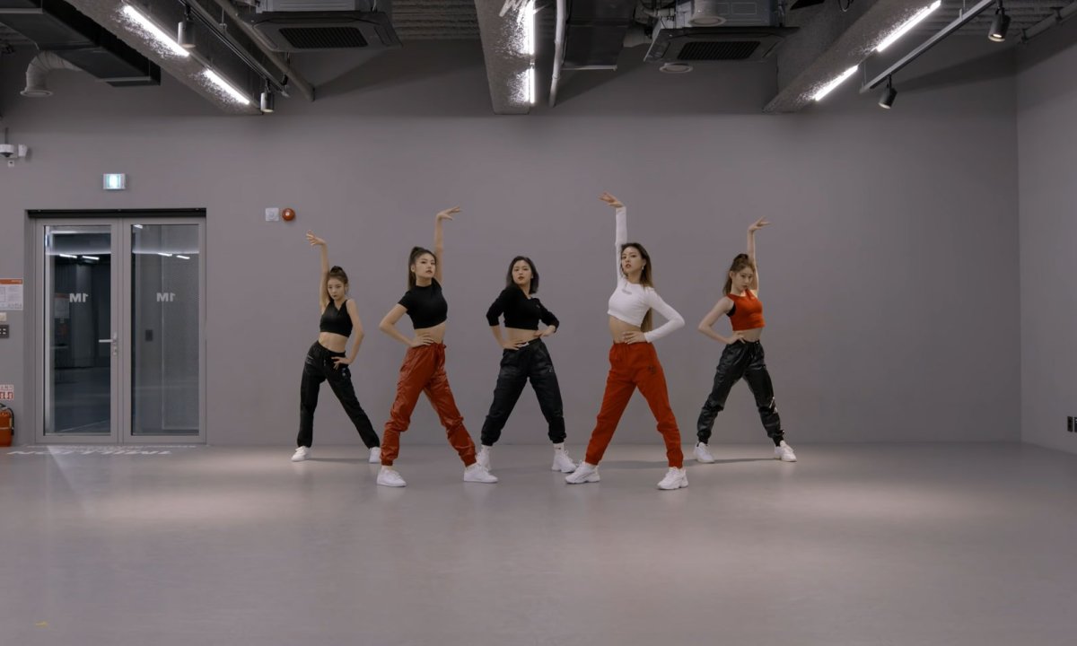 Студия JYP