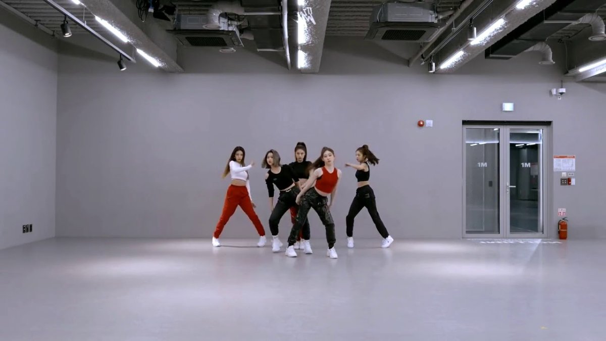 Itzy Wannabe Dance