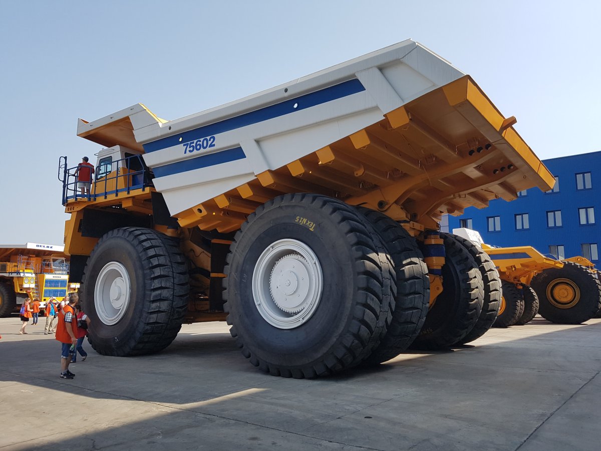 БЕЛАЗ-75710 И человек