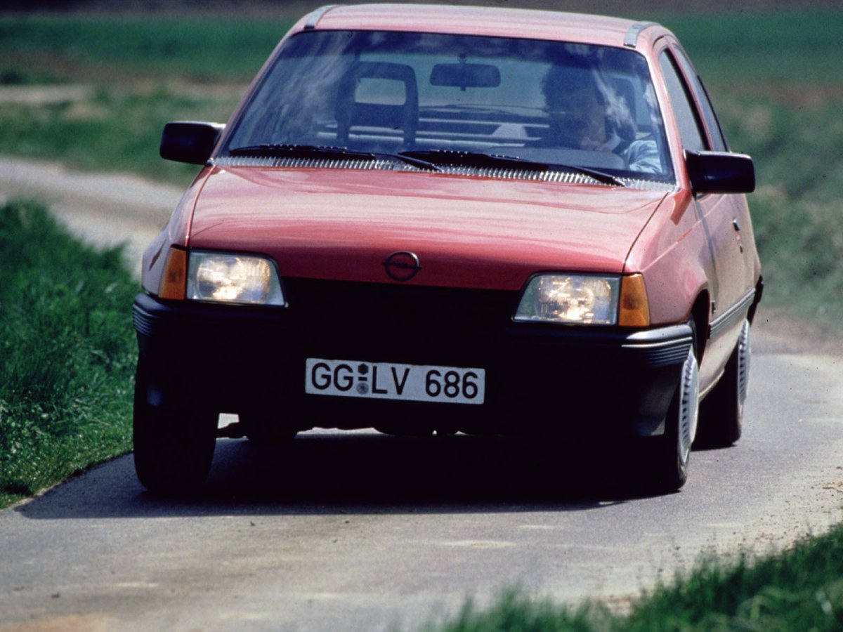 Opel Kadett 1.4 МТ, 1990