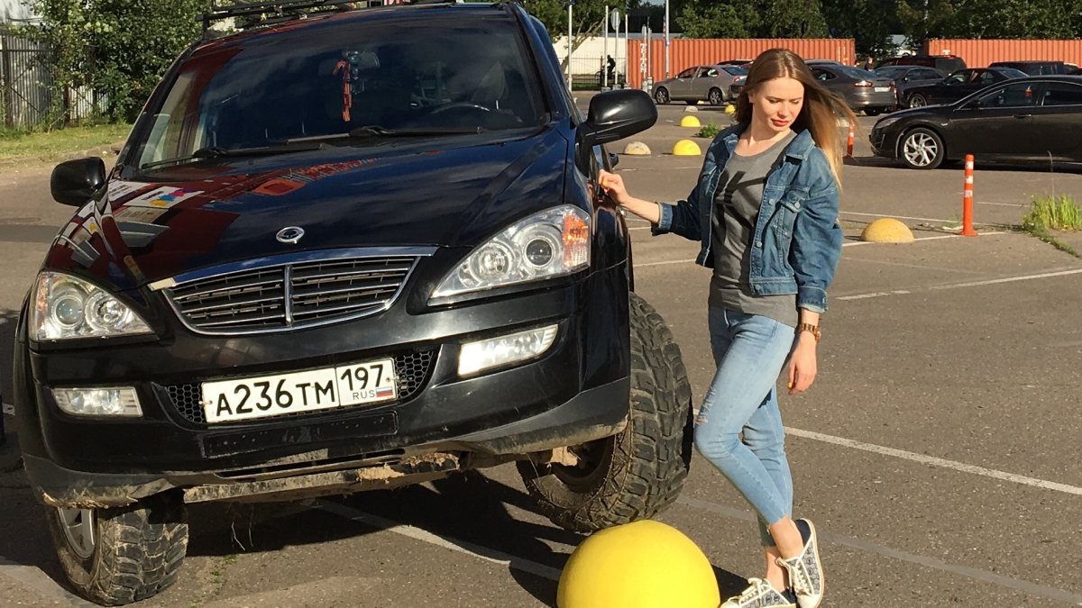 Кайрон и девушка