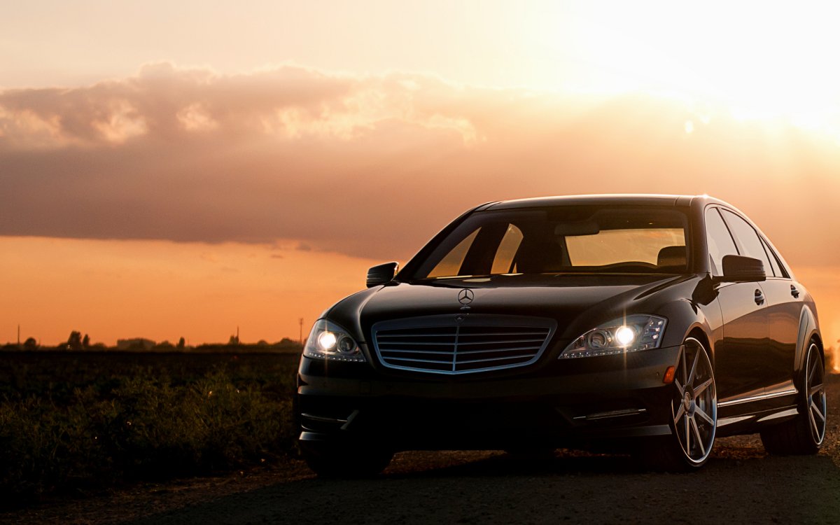 Mercedes Benz Qora
