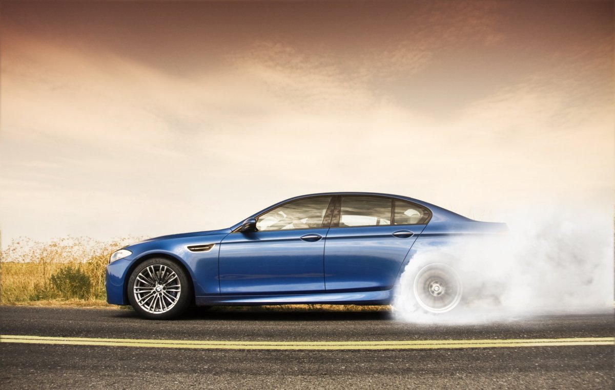 BMW f10 сбоку