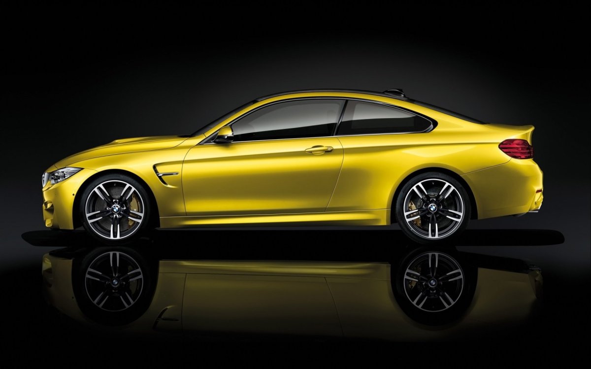 BMW m4 Side