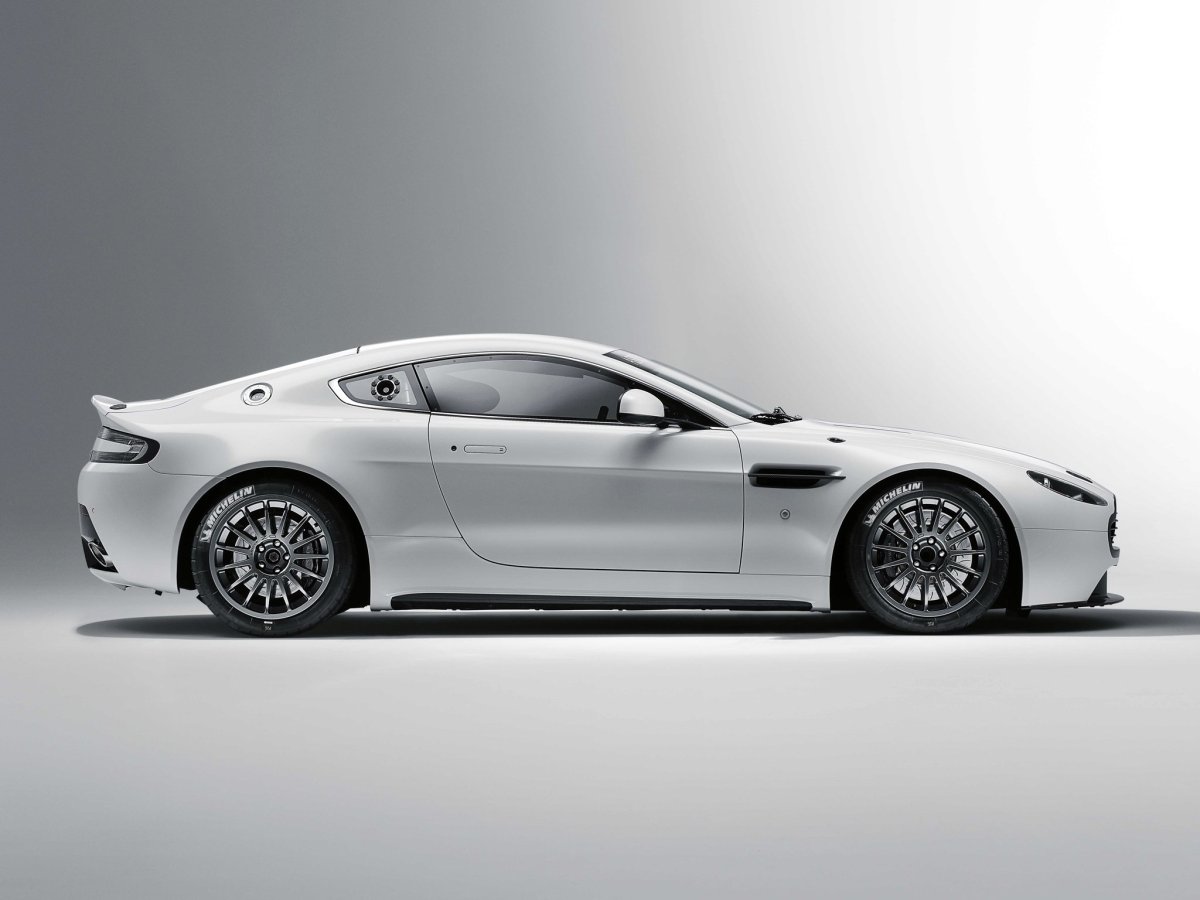Aston Martin Vantage gt4