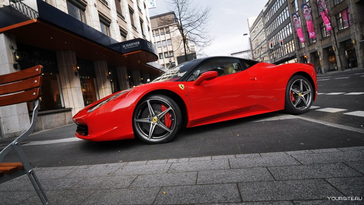 Машина Ferrari 458 Italia