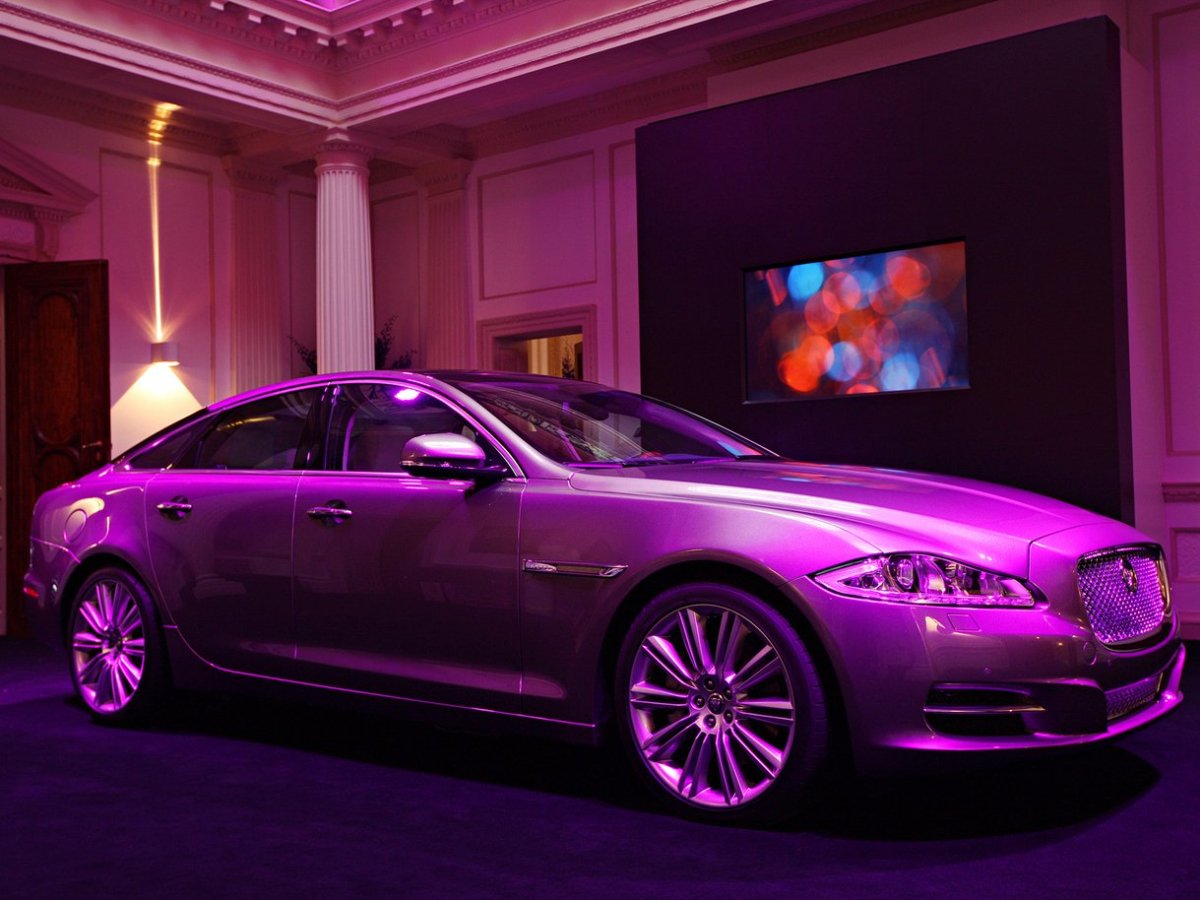 Ягуар XJ розовый