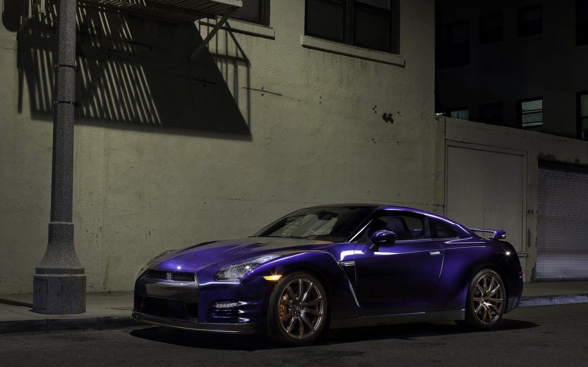 Nissan GTR r35 фиолетовый