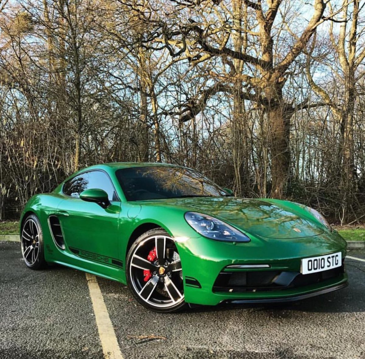 Porsche Cayman зеленый
