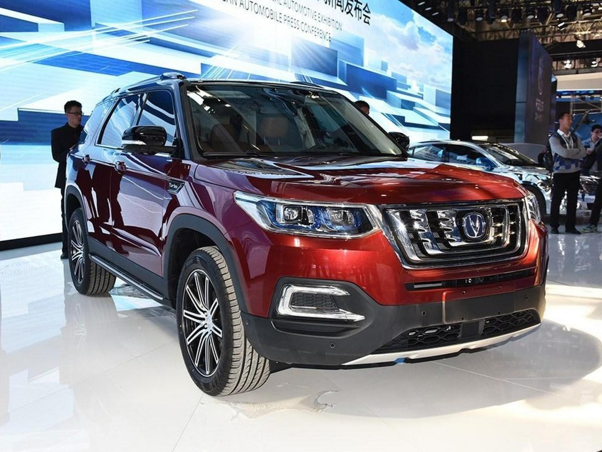 Китайский кроссовер Чанган cs95