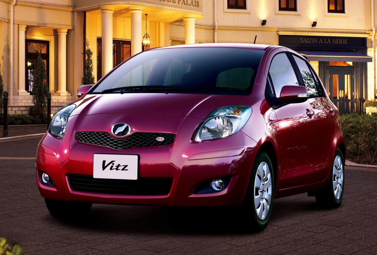 Toyota . Toyota Vitz
