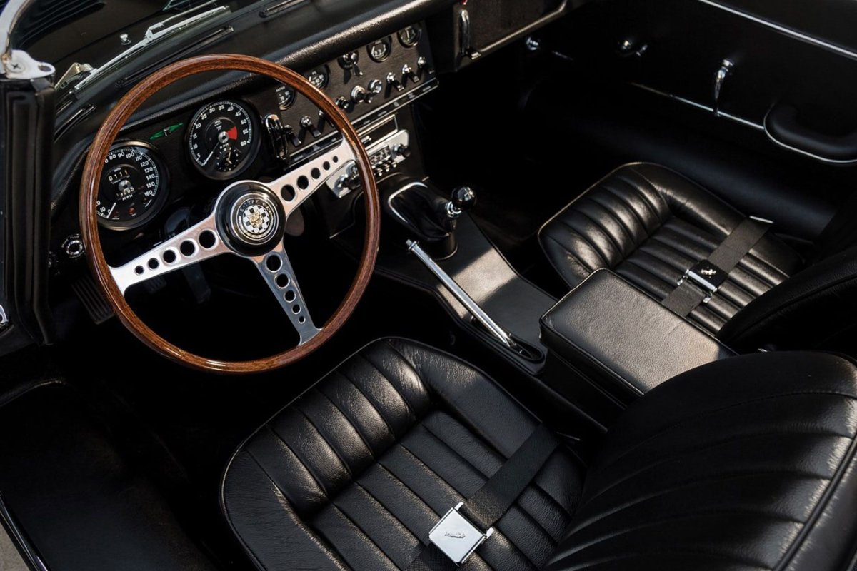 Jaguar e Type Interior