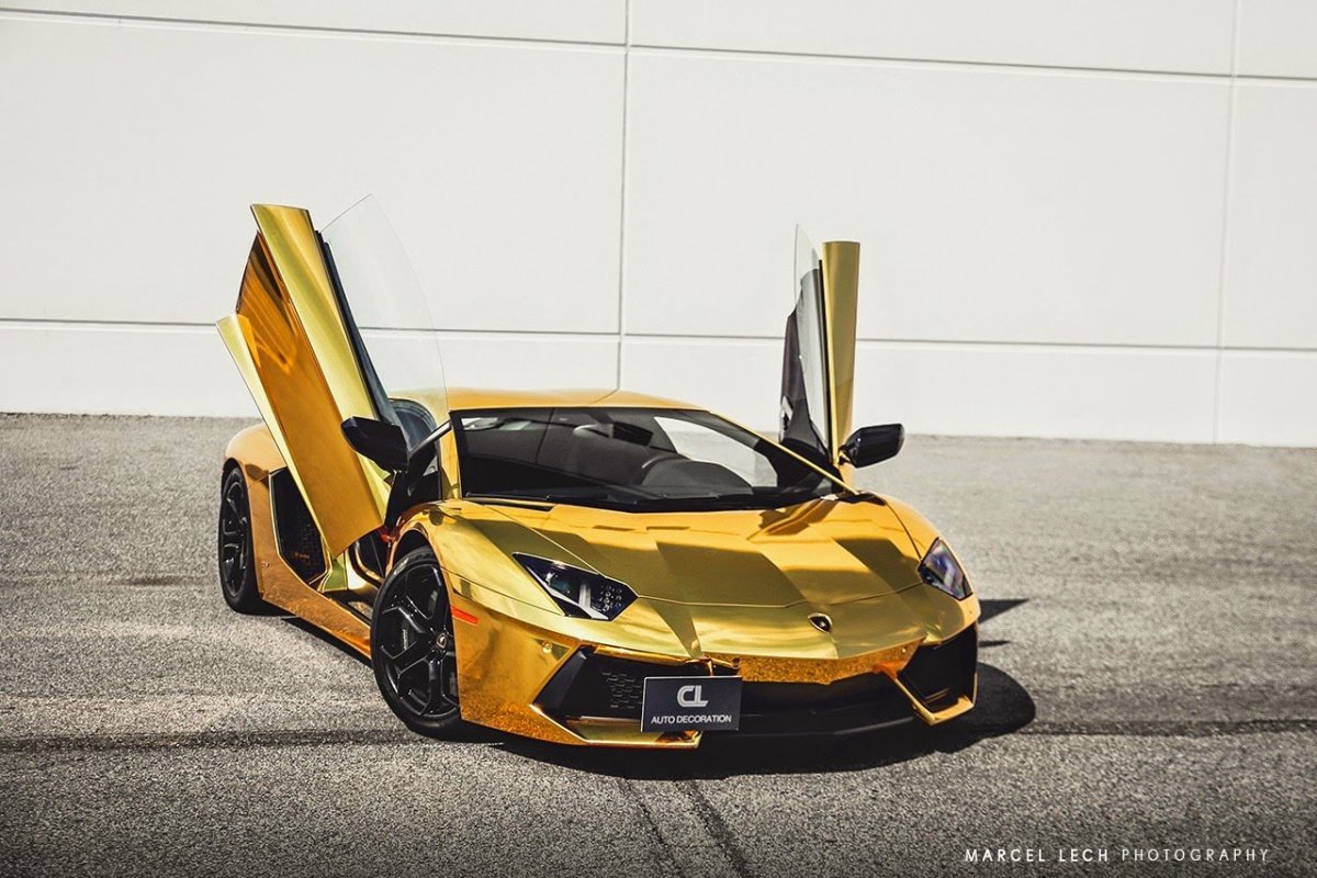 Золотой Lamborghini авентадор
