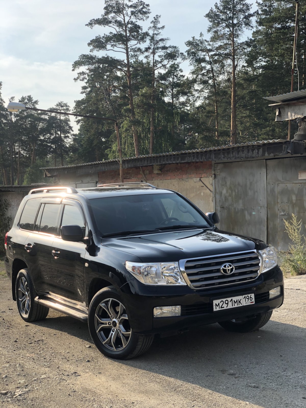 Toyota Land Cruiser 200