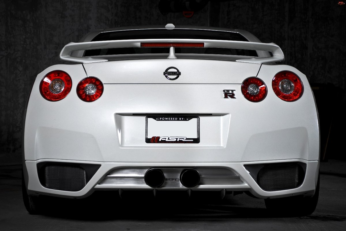 Nissan GTR 35 зад