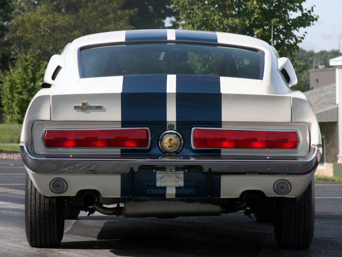 Ford Mustang Shelby gt500 сзади