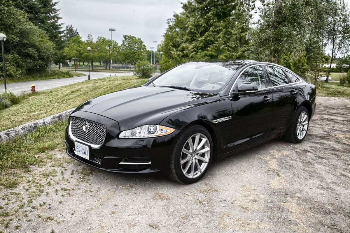 Jaguar XJ черный