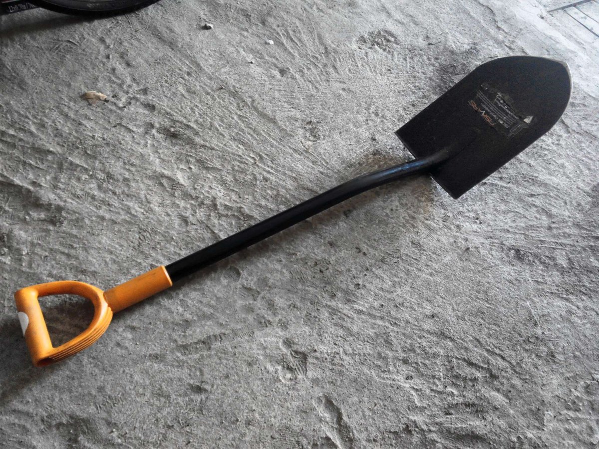 Лопата fiskars 2hdpe