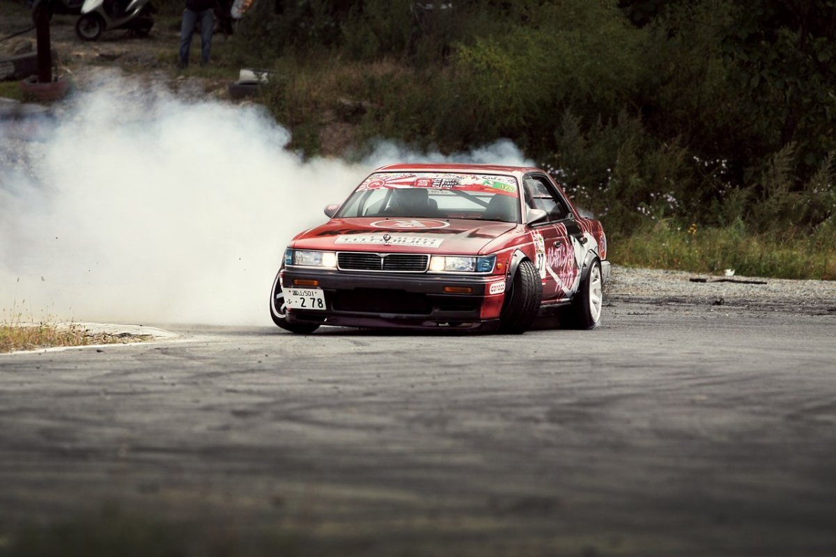 Дрифт Nissan Laurel c33